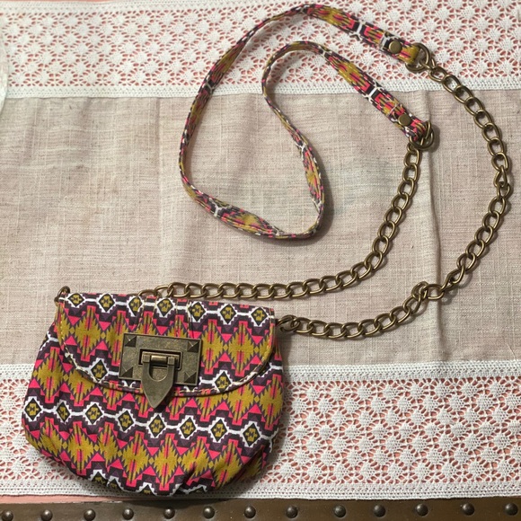 Tiny side purse 👛 fun for the summer💗🌸💕❤️ - Picture 1 of 3